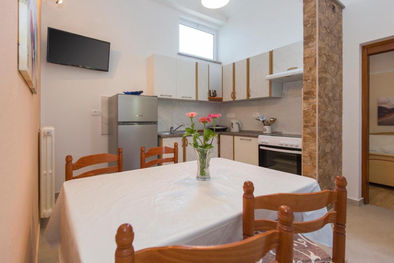 Apartman Ana Лабин Екстериор снимка