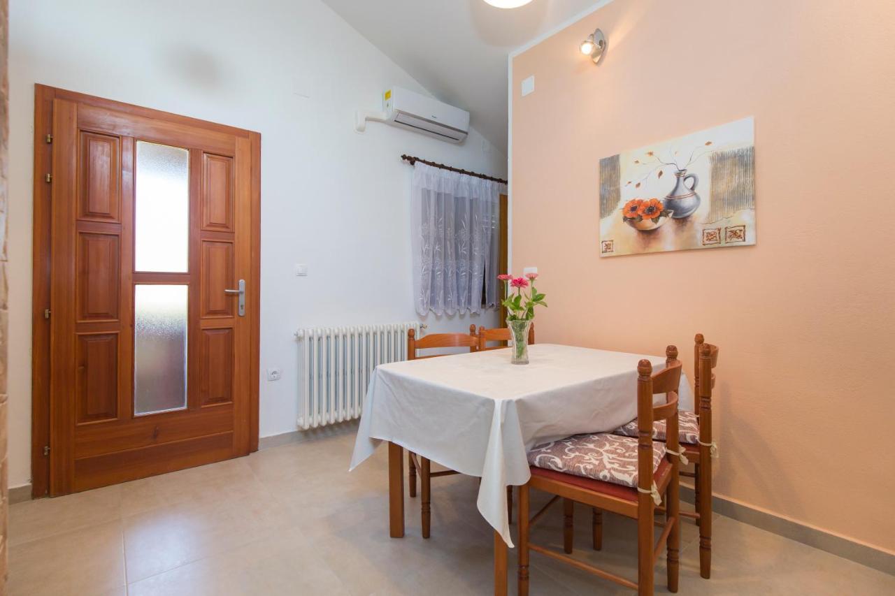 Apartman Ana Лабин Екстериор снимка
