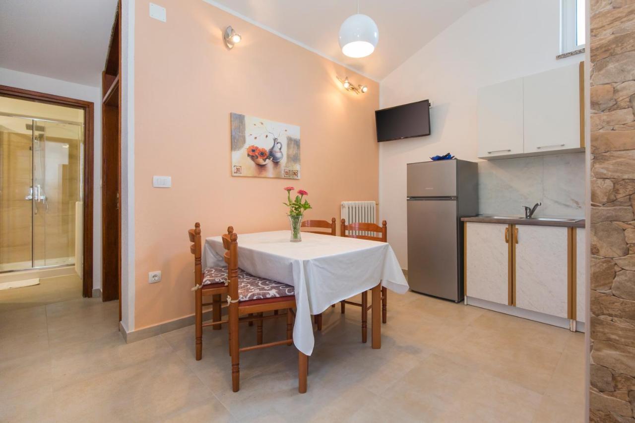 Apartman Ana Лабин Екстериор снимка